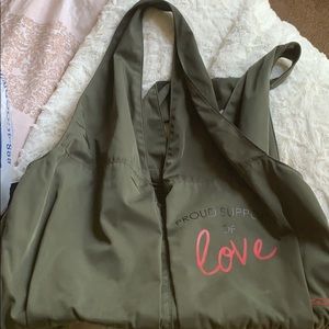 New Bag Peace Love world with a lot of pockets